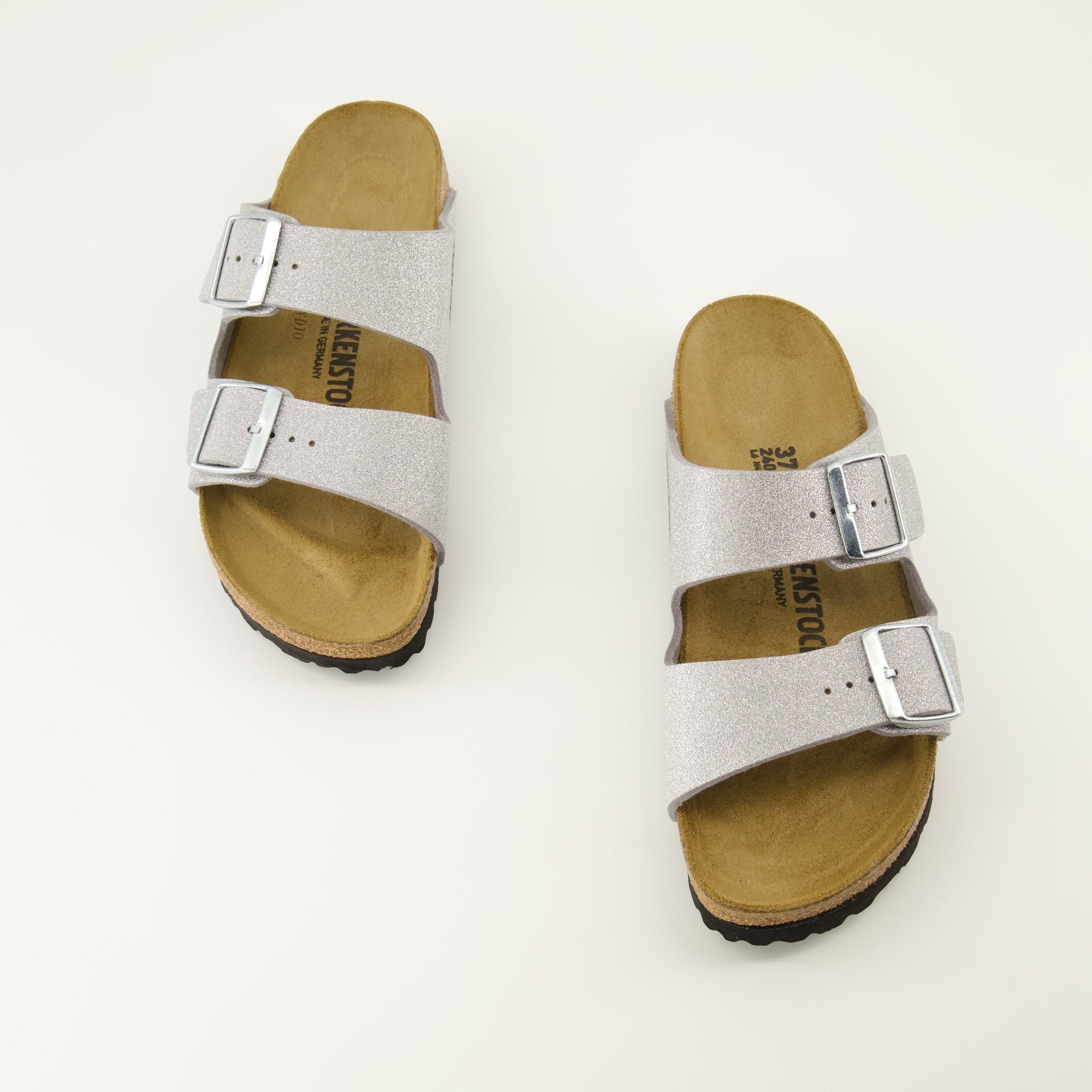 Image de l'article Sandales Arizona de la marque Birkenstock pour Femme - Saison Automne-Hiver 2025 - Vue de dessus paire de chaussure