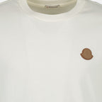 Bild des Herren T-Shirts mit Lederlogo der Marke Moncler - Herbst-Winter 2025 Saison - Detaillierte Ansicht_5