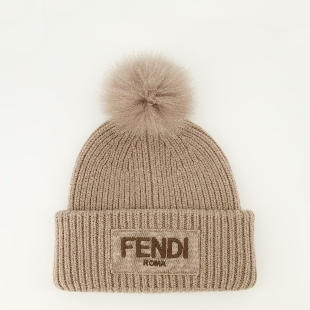 Imagen del gorro de lana gris de la marca Fendi para Mujer - Temporada Otoño-Invierno 2025 - Vista Frontal