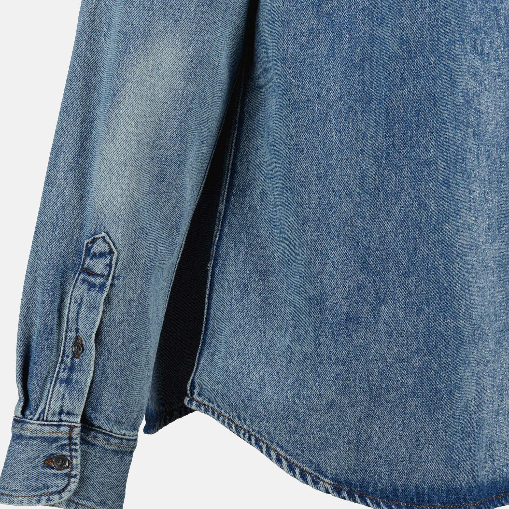 Bild des Ami-Herzhemds der Marke Ami PARIS für Unisex - Herbst-Winter 2025 - Detaillierte Ansicht_2