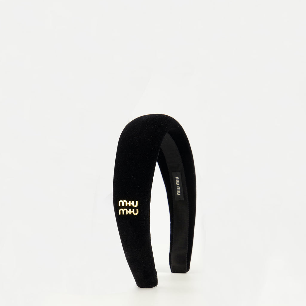 여성을 위한 미우미우 브랜드의 검은 벨벳 헤어밴드 이미지 - 2026 봄여름 시즌 - 뒷면 보기