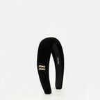 Imagen de la diadema de terciopelo negro de la marca Miu Miu para Mujer - Temporada Primavera-Verano 2026 - Vista Trasera