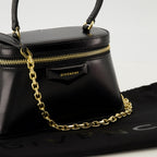 Imagen del bolso Vanity Antigona de cuero negro de Givenchy para mujer - Temporada Primavera-Verano 2026 - Vista Detallada_2