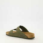 Imagen de las sandalias Arizona de la marca Birkenstock para hombres - Temporada Otoño-Invierno 2025 - Vista tres cuartos trasera derecha