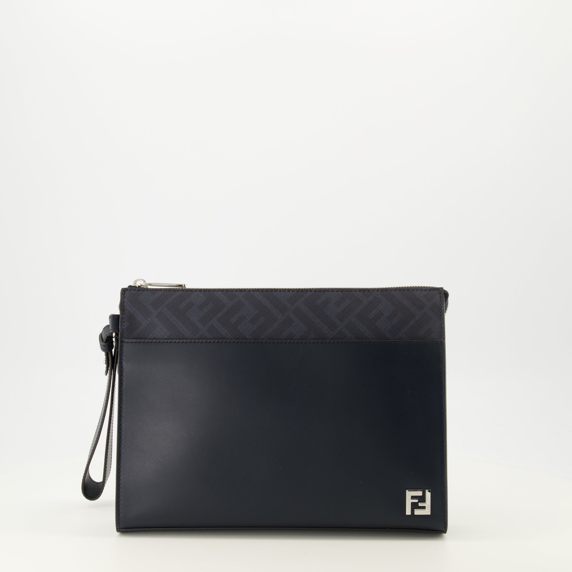Image de l'article Pochette Squared FF bleu marine de la marque Fendi pour Homme - Saison Printemps-Été 2026 - Vue de Face