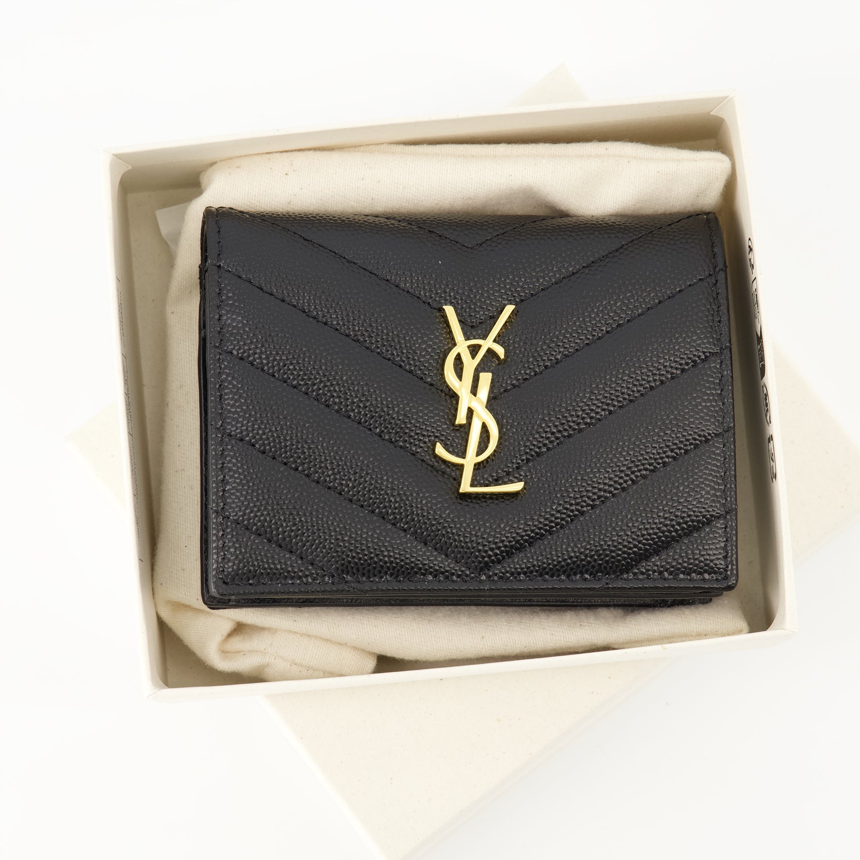 Image of the Cassandre cardholder from Saint Laurent for Women - Autumn-Winter 2025 - Detailed View_2