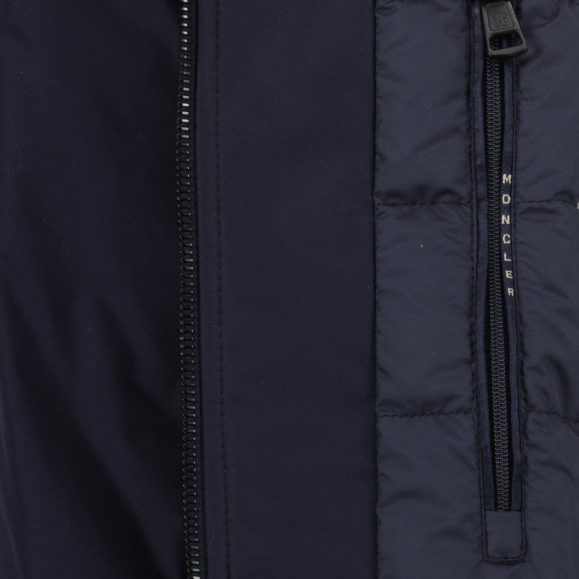 Image of the Tollymore navy blue shirt jacket from the brand Moncler for Men - Spring-Summer 2026 - Detailed View_2
