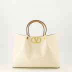 Imagen de la bolsa tote de cuero beige de la marca Valentino Garavani para Mujer - Temporada Primavera-Verano 2026 - Vista Frontal