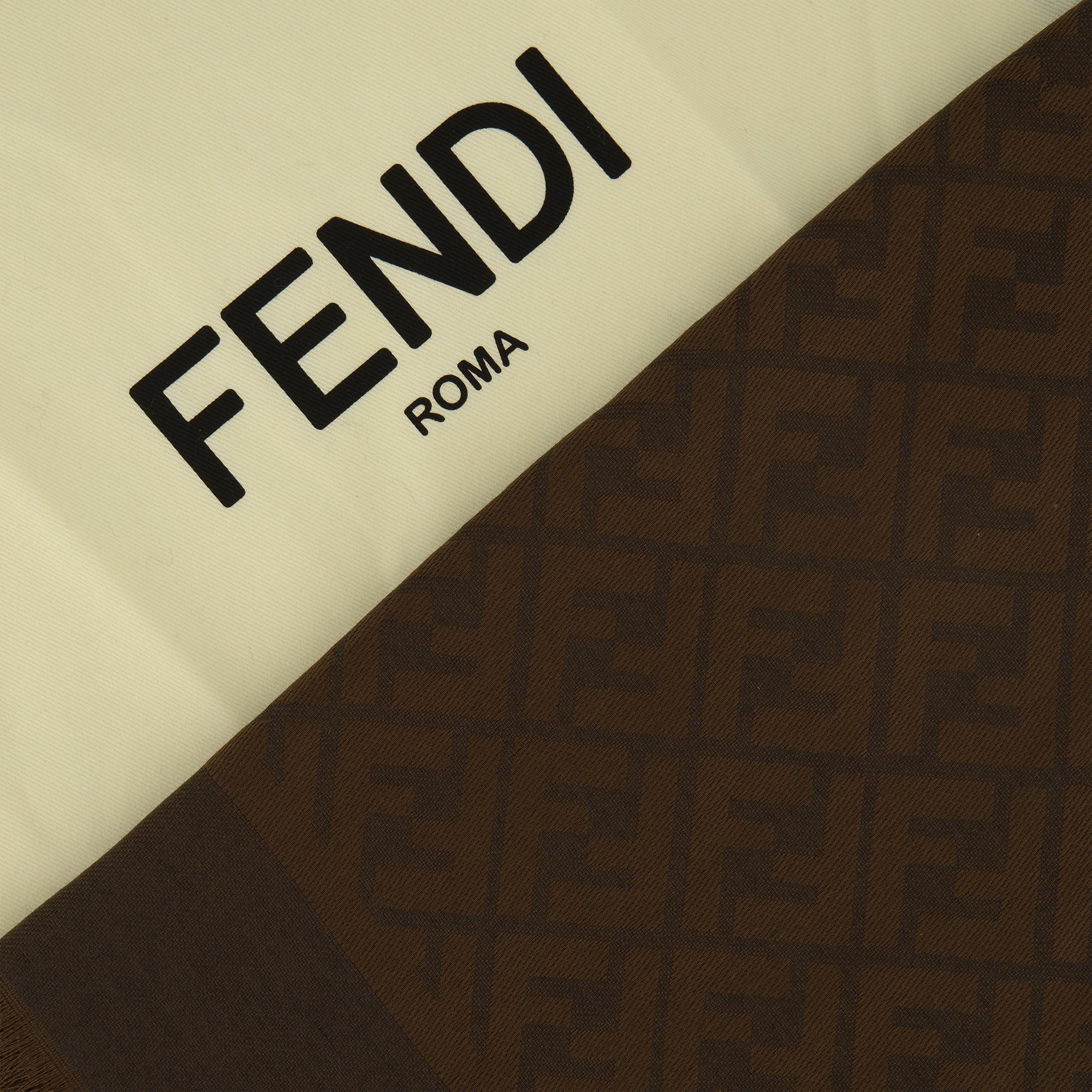 Imagem do Chal FF castanho da marca Fendi para Senhora - Outono-Inverno 2025 - Vista Detalhada_2