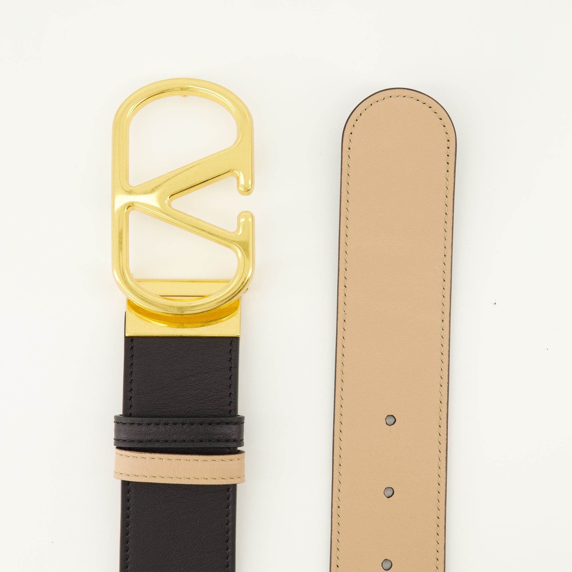 Image de l'article Ceinture Vlogo réversible beige et noir 40 mm de la marque Valentino Garavani pour Femme - Saison Printemps-Été 2026 - Vue détaillée_5