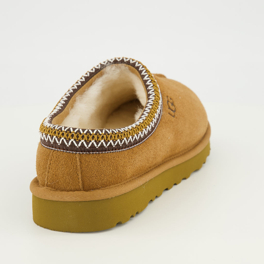 Imagem do artigo Mules Tasman II castanho da marca Ugg para Homem - Temporada Primavera-Verão 2026 - Vista traseira