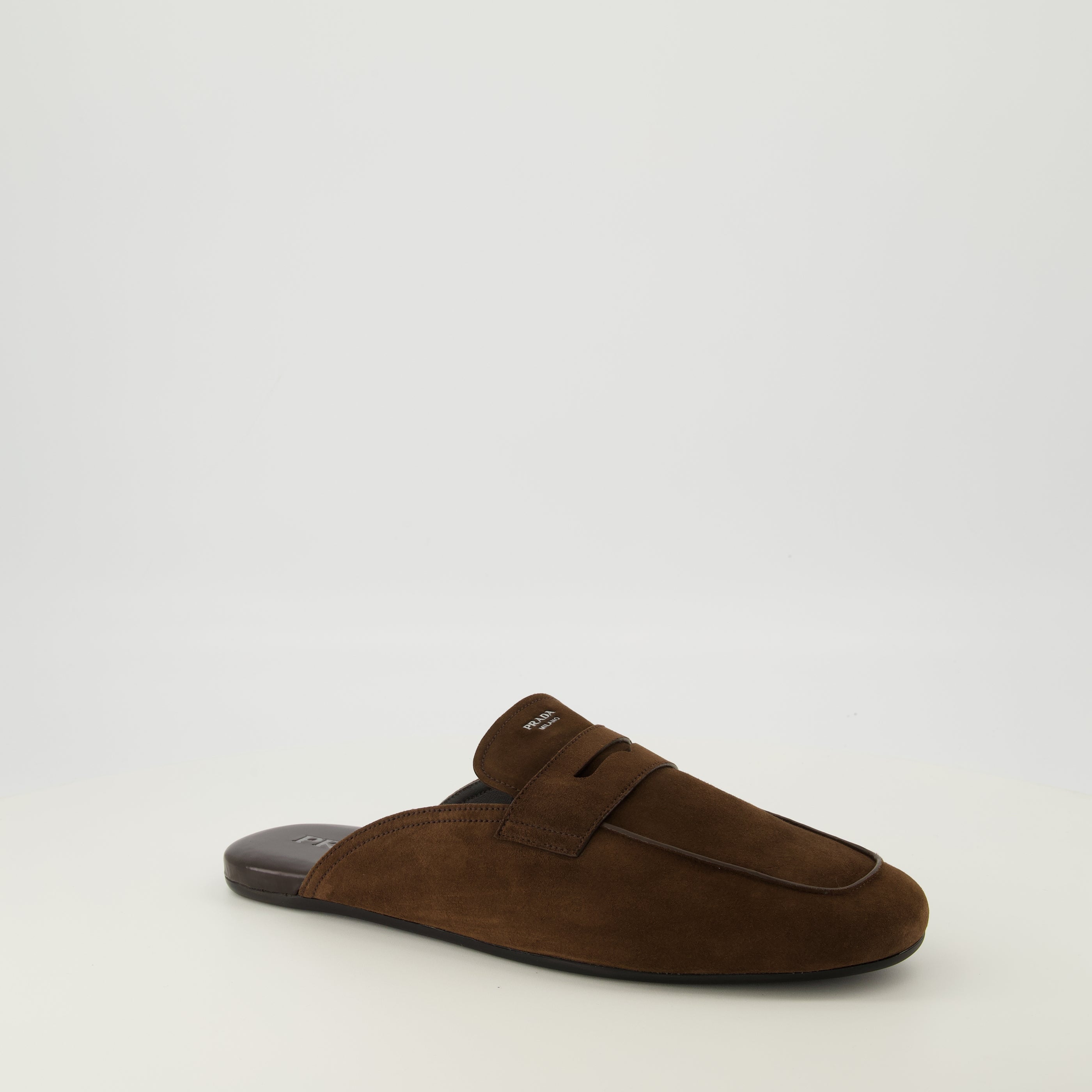 Chaussures ouvertes Mules mocassins en cuir suédé marron Prada Marron Homme