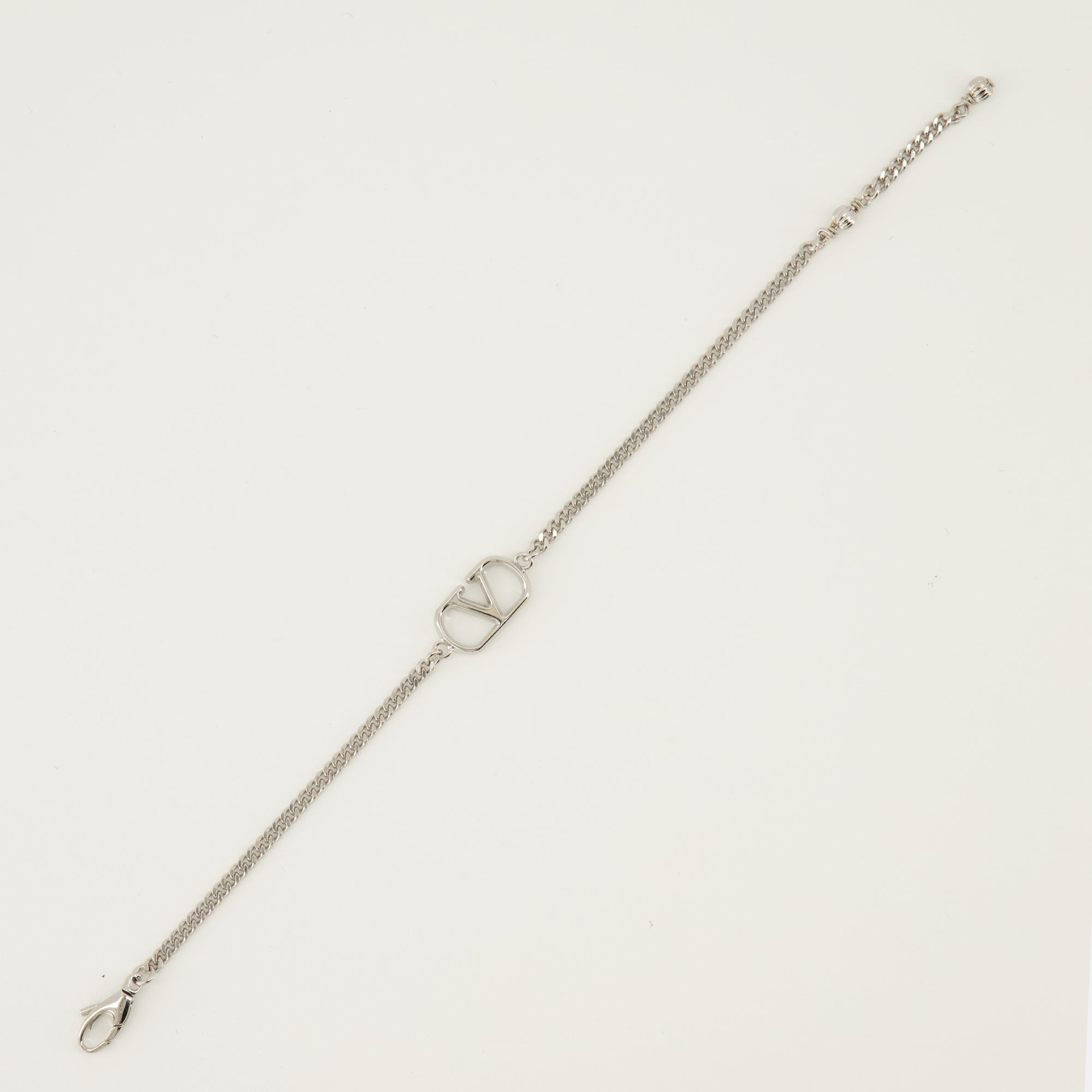 Imagen del brazalete VLogo plateado de la marca Valentino Garavani para Hombre - Temporada Primavera-Verano 2026 - Vista Detallada 2