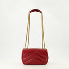 Imagem do saco Loulou mini vermelho da marca Saint Laurent para Mulheres - Temporada Primavera-Verão 2026 - Vista Traseira