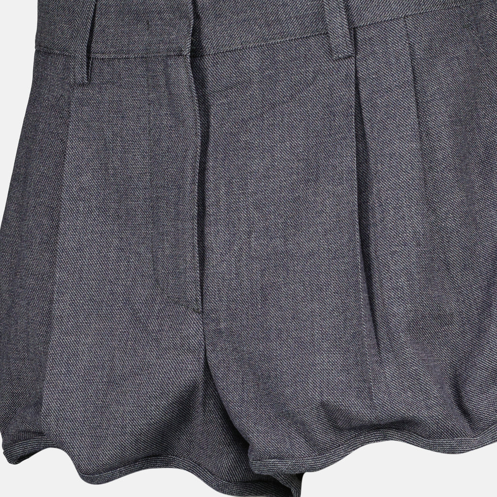 Imagen del short de satén gris de la marca Prada para Mujer - Temporada Primavera-Verano 2026 - Vista Detallada_1