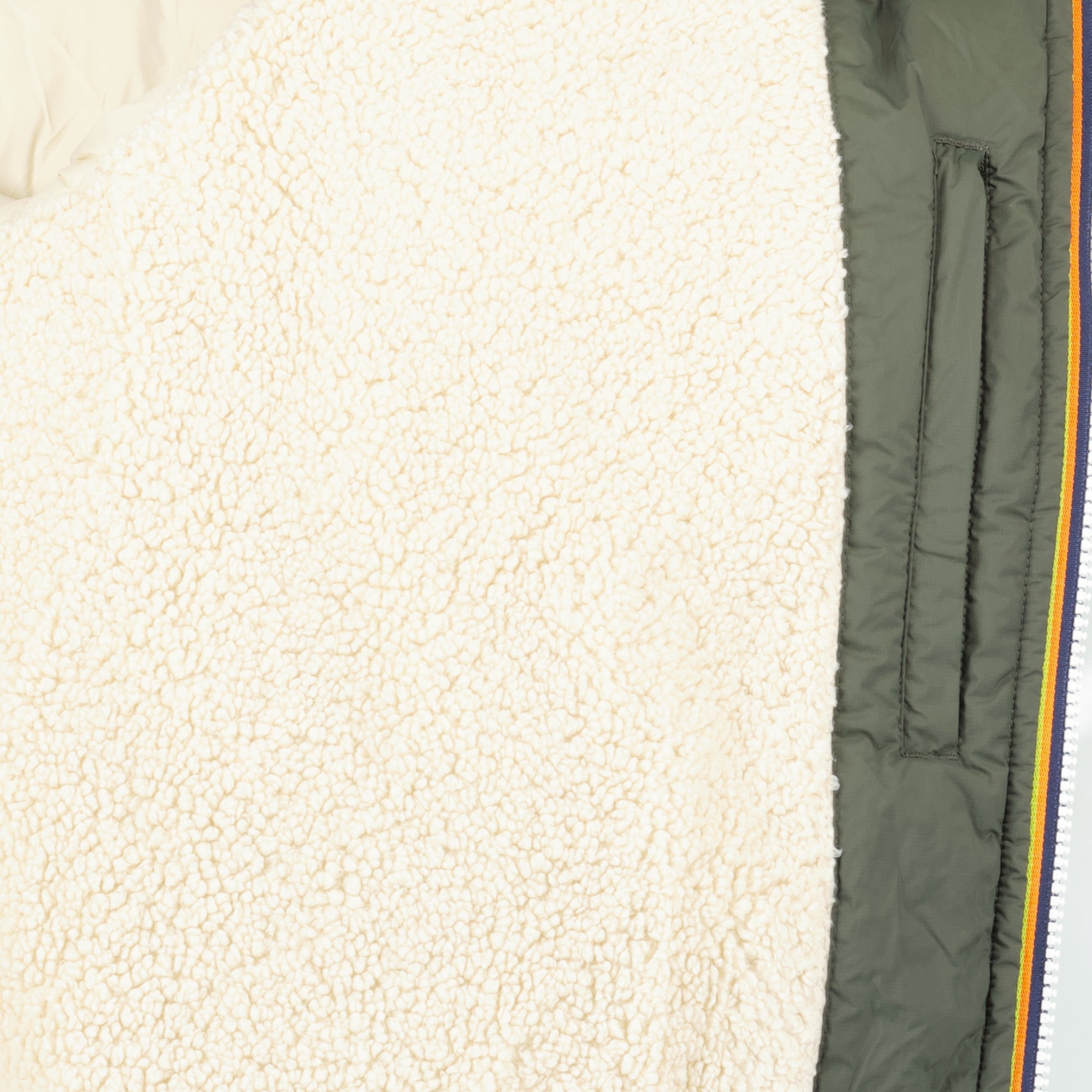 Image de l'article Parka Le Vrai 4.0 Eiffel Orsetto de la marque K-Way pour Unisex - Saison Automne-Hiver 2025 - Vue détaillée_2