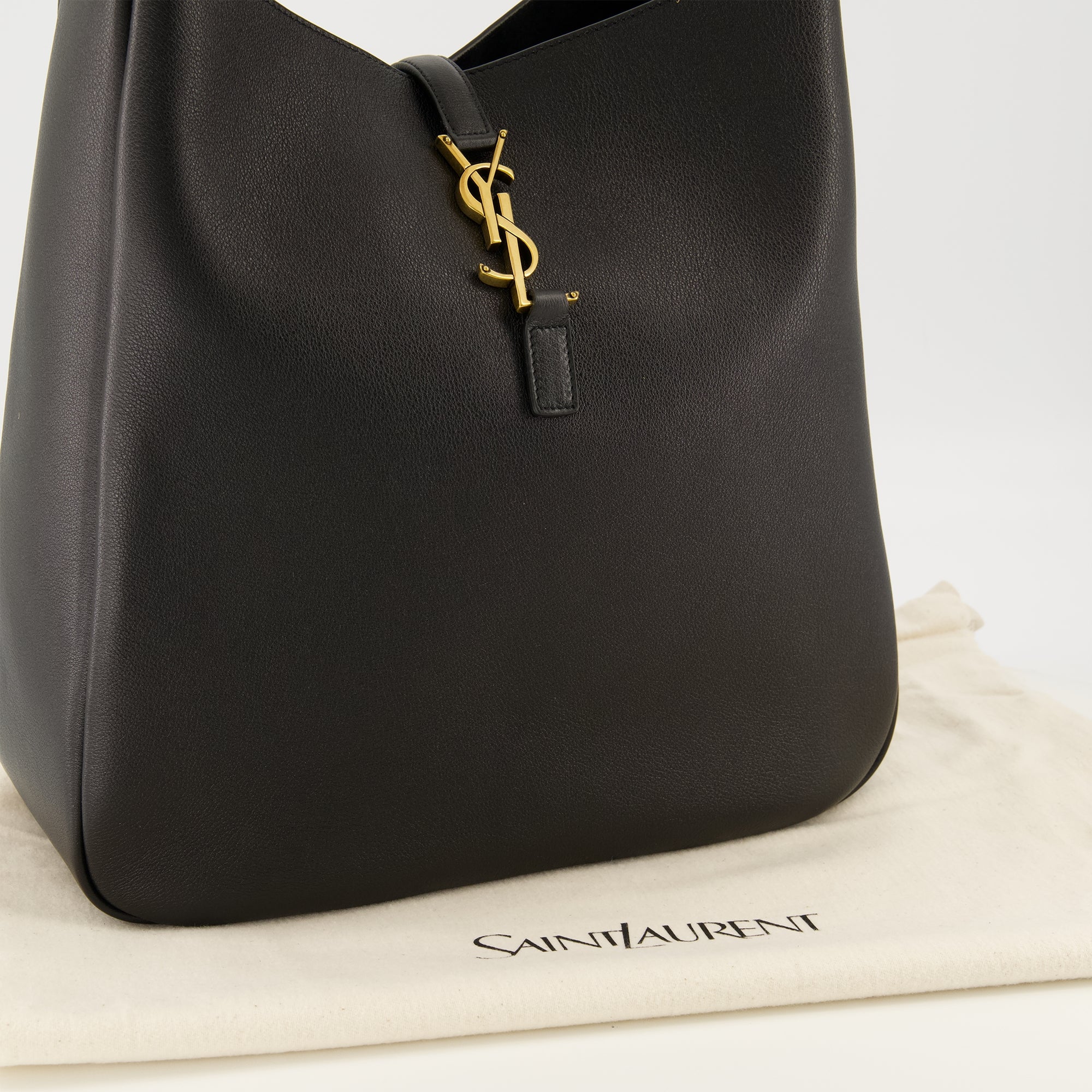 Image de l'article Sac Le 5 à 7 large noir de la marque Saint Laurent pour Femme - Saison Printemps-Été 2026 - Vue détaillée_2