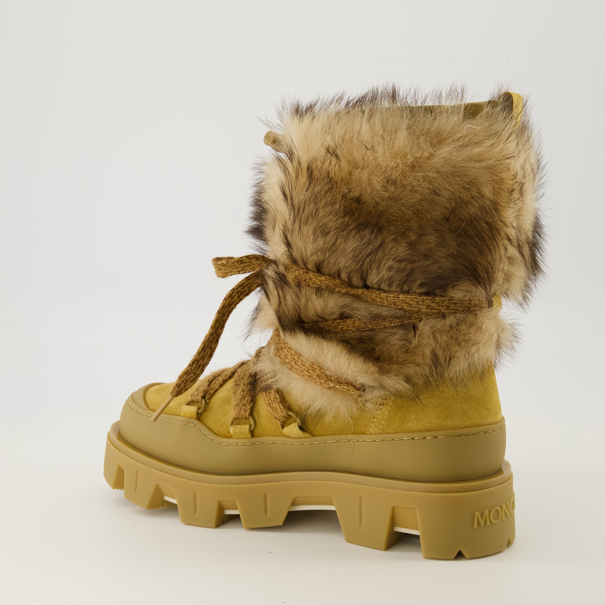 Image de l'article Bottes Peak de la marque Moncler pour Femme - Saison Automne-Hiver 2025 - Vue trois quarts arrière droite