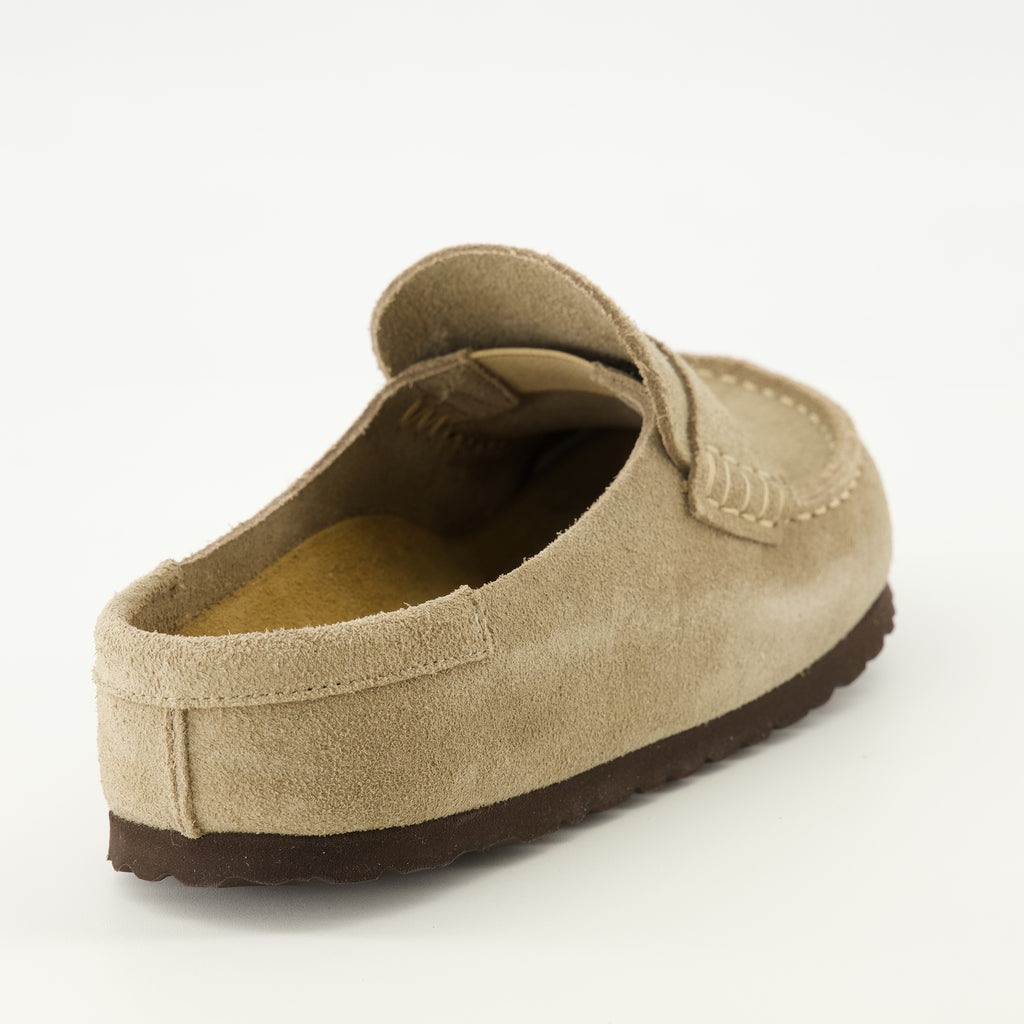 Imagen de las zuecos Naples beige de la marca Birkenstock para Unisex - Temporada Primavera-Verano 2026 - Vista trasera