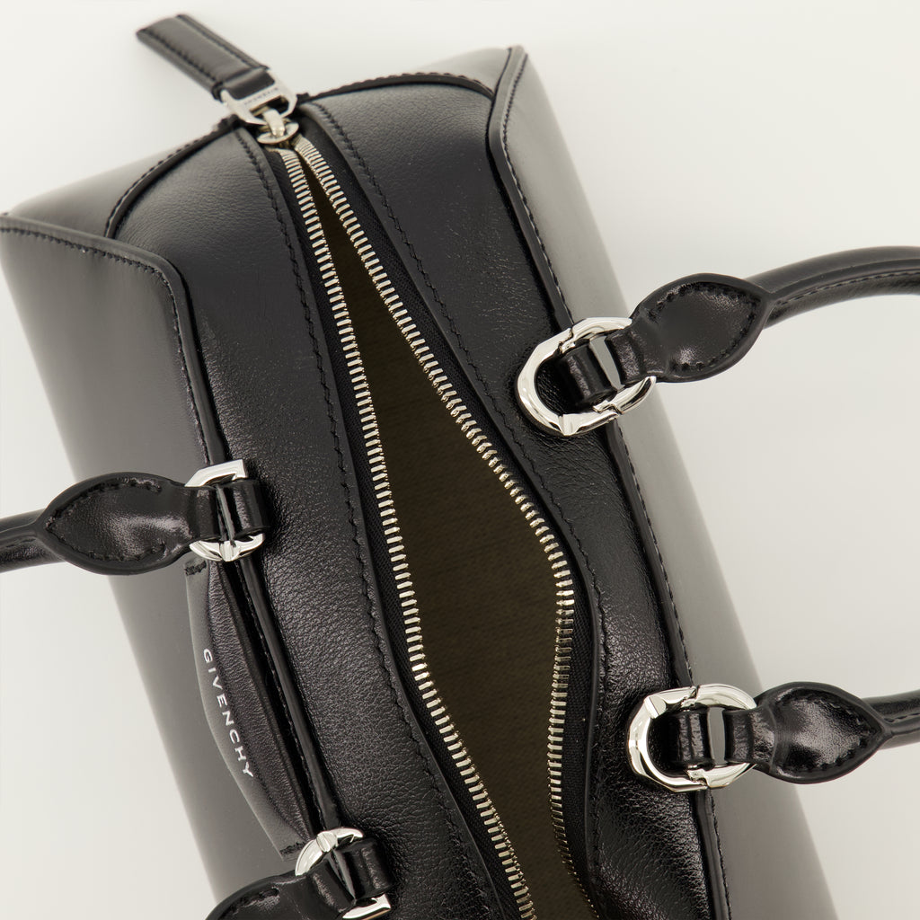 Bild der Givenchy Antigona East-West Mini-Tasche für Frauen - Herbst-Winter 2025 Saison - Detailansicht 3