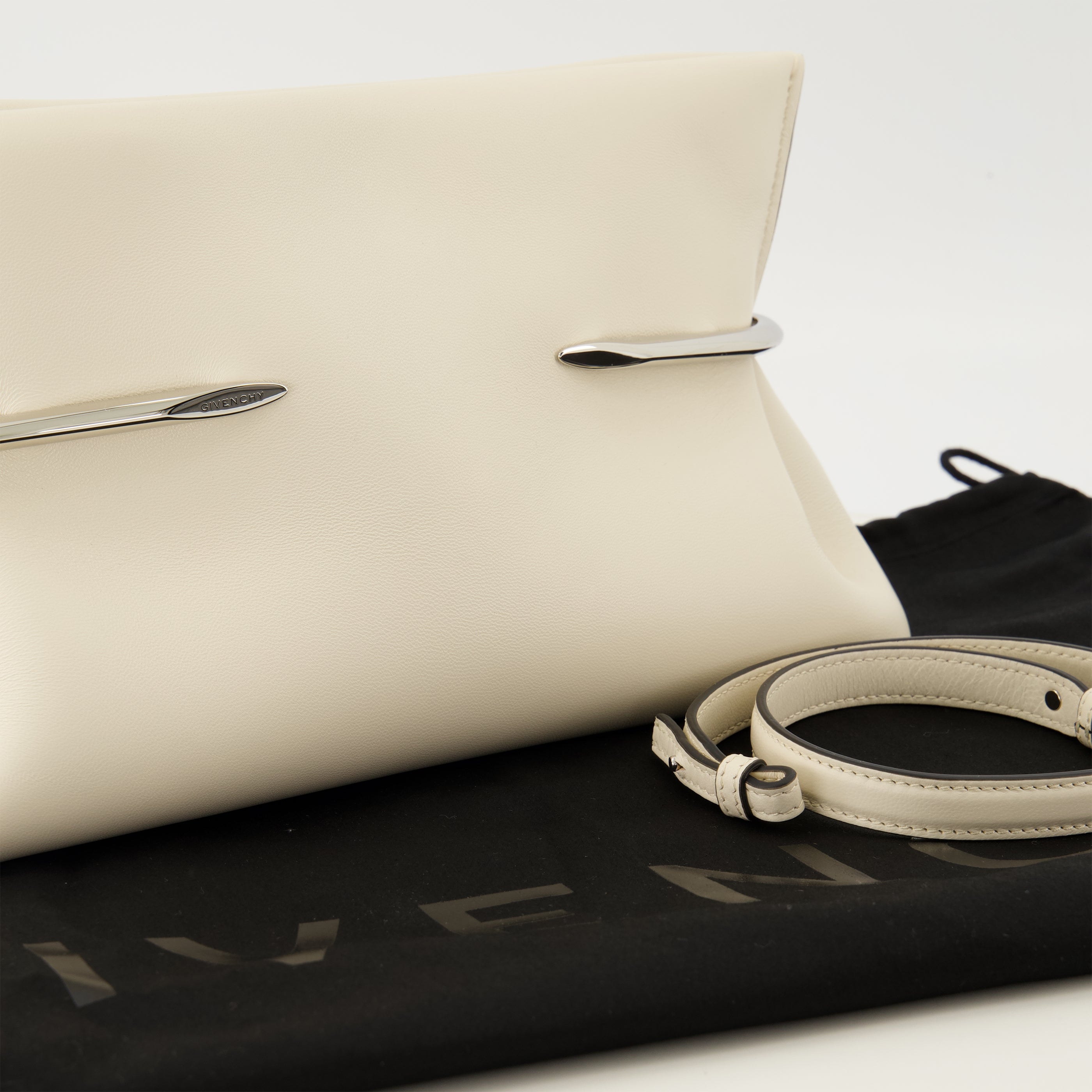 Pochettes Clutch de Cuero Nappa Pinch en Blanco Givenchy Blanc Femme