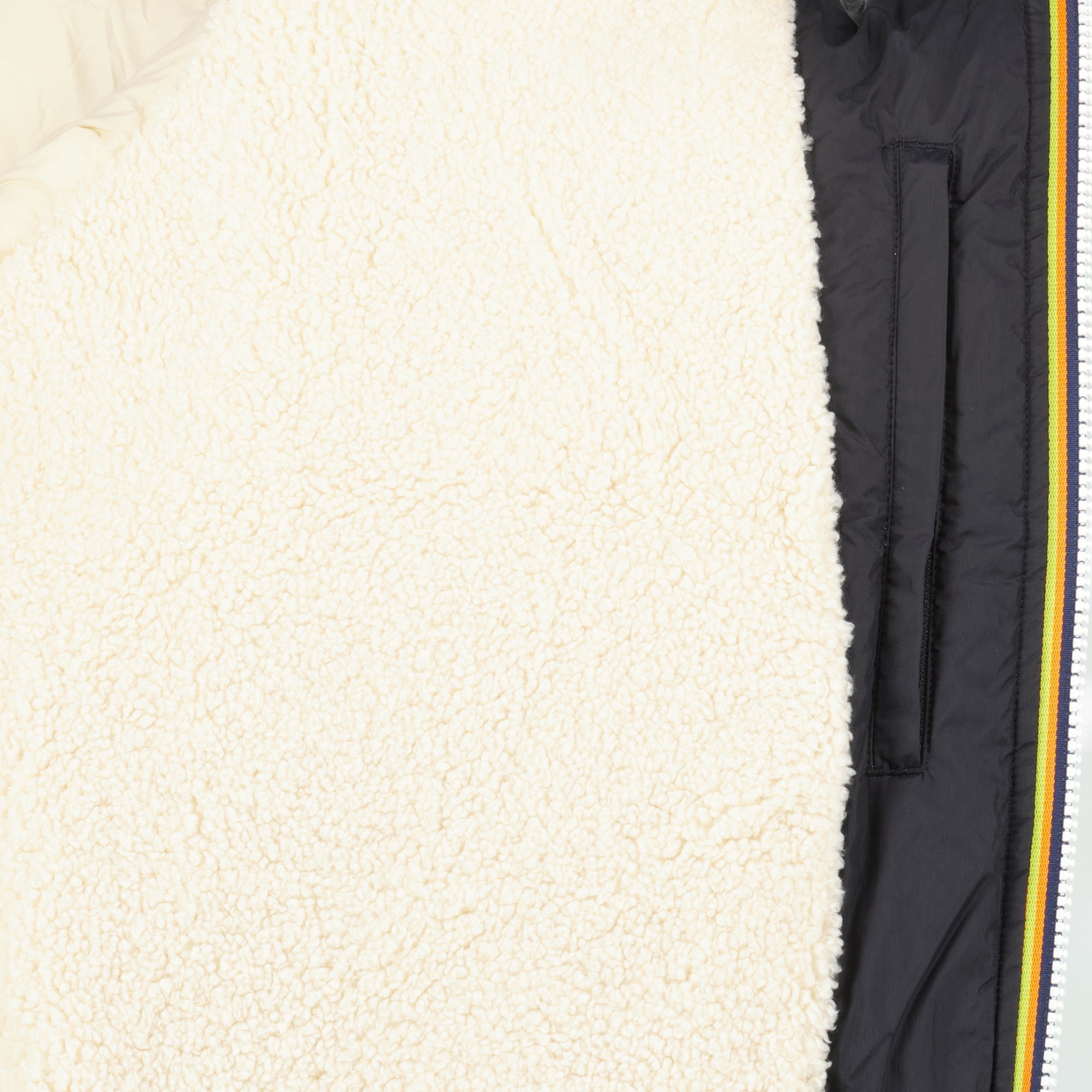 Image de l'article Parka Le Vrai 4.0 Eiffel Orsetto de la marque K-Way pour Unisex - Saison Automne-Hiver 2025 - Vue détaillée_2