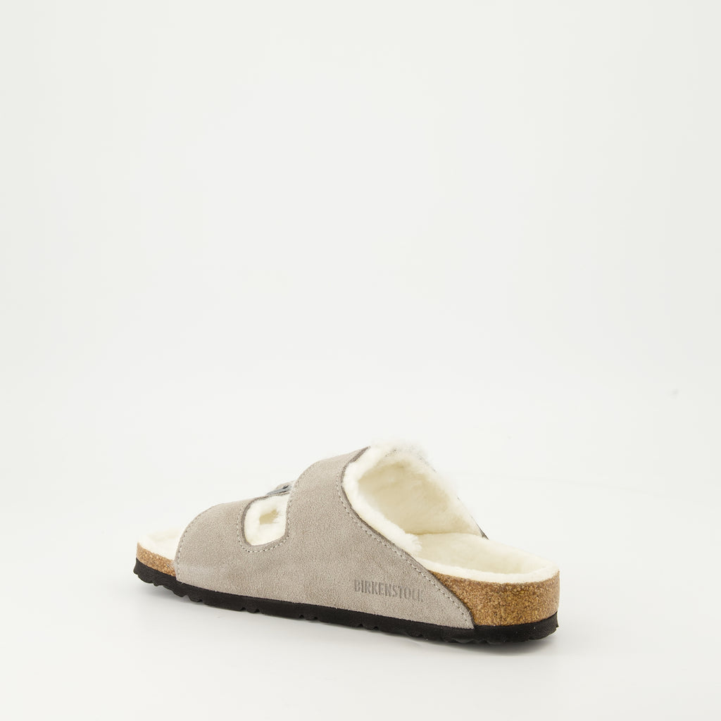 Chaussures ouvertes Claquettes Arizona en fourrure Birkenstock Gris Unisexe