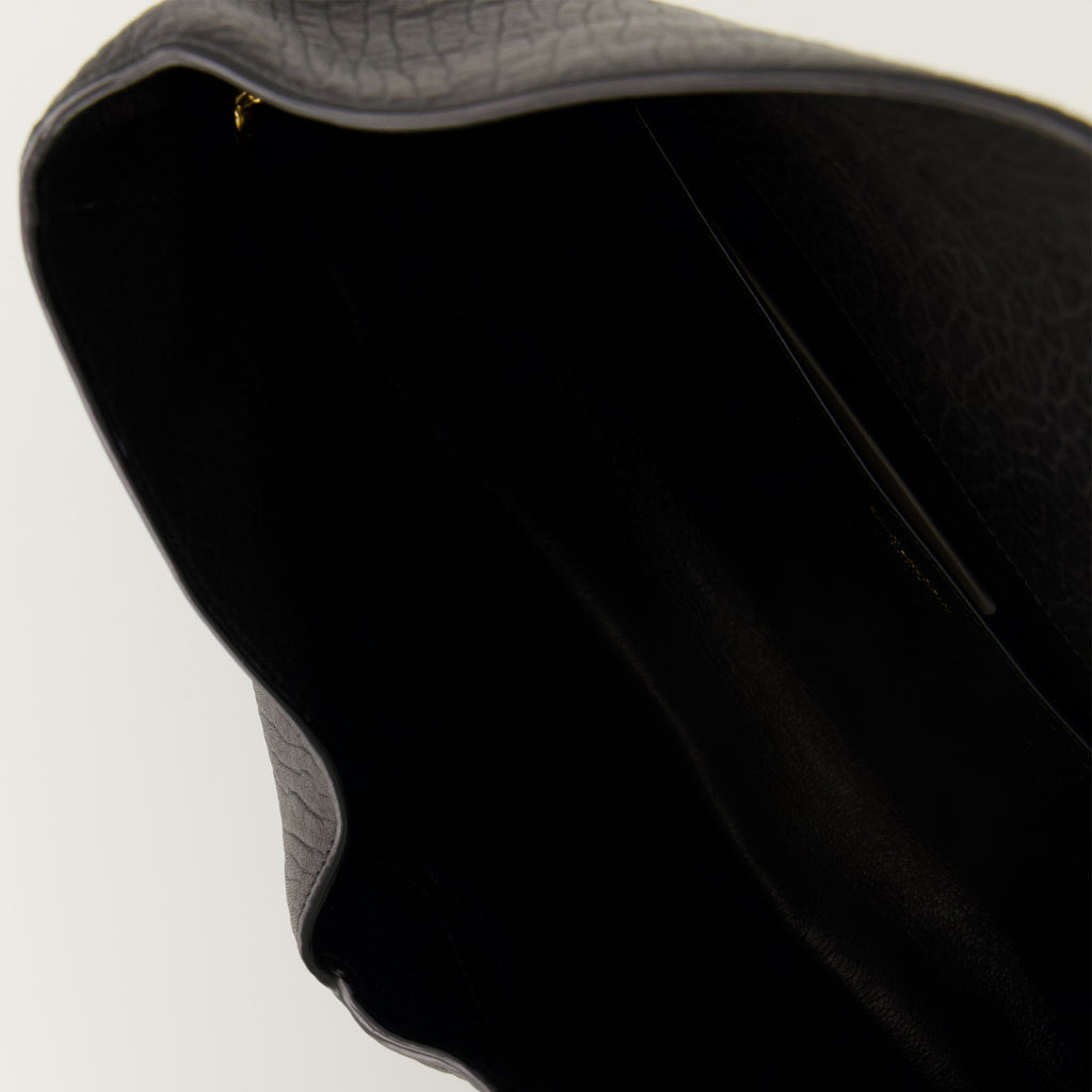 サン・ローレンの女性用カサンドルXXLクラッチの画像 - 秋冬2025 - 背面ビュー