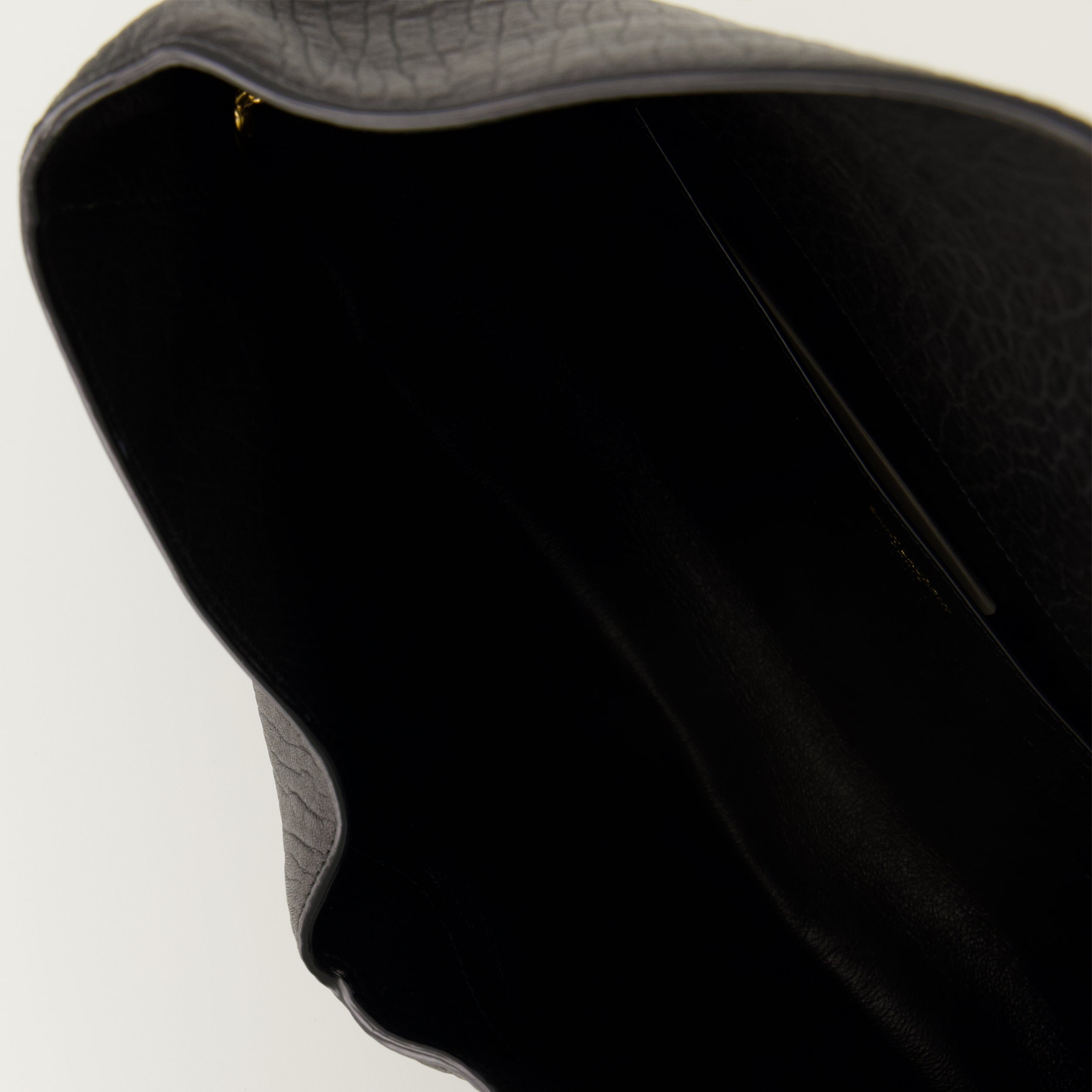 Immagine della pochette Cassandre XXL di Saint Laurent per donna - Autunno-Inverno 2025 - Vista Posteriore