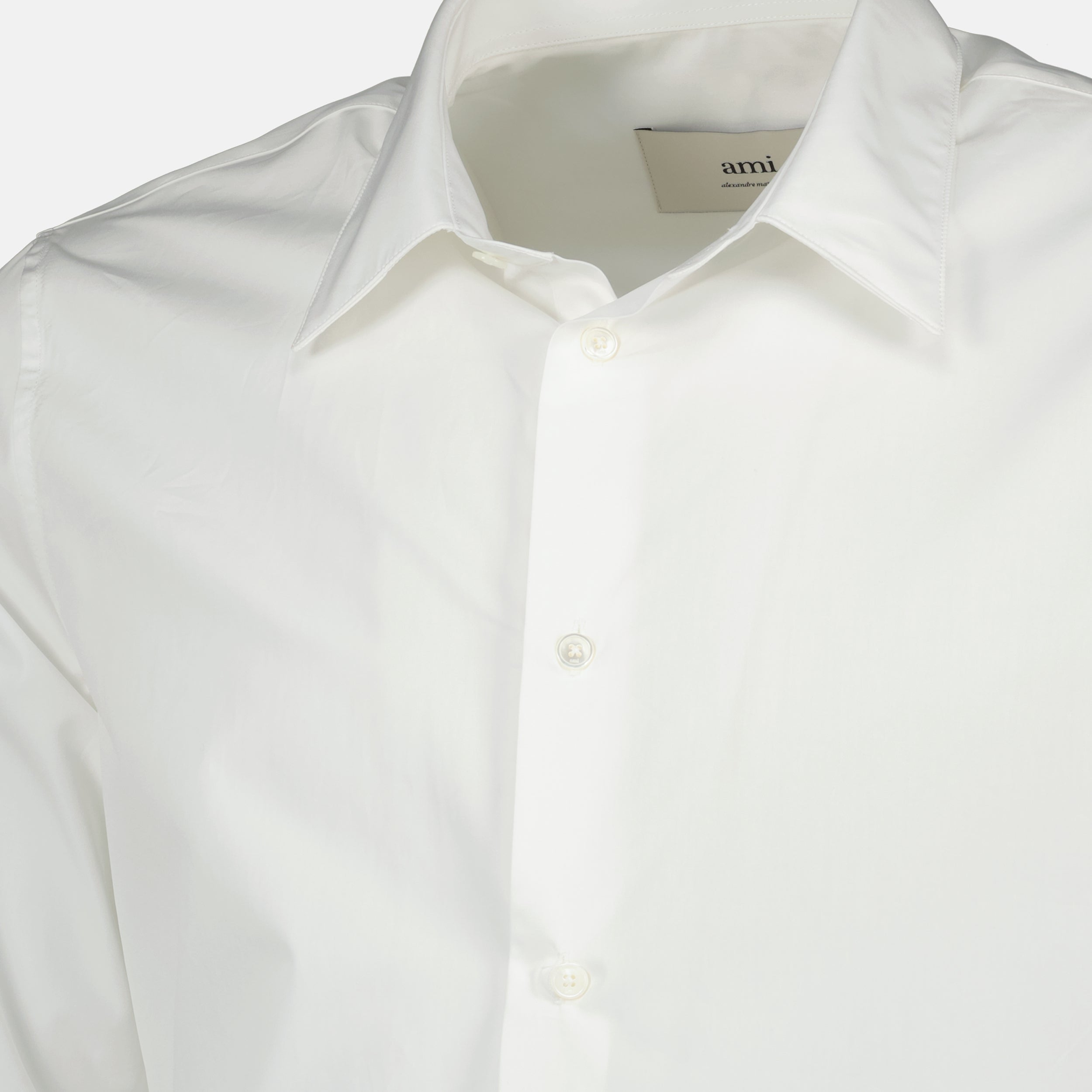 Image of the white Ami heart shirt from the brand Ami PARIS for Men - Autumn-Winter Season 2025 - Detailed View 7
