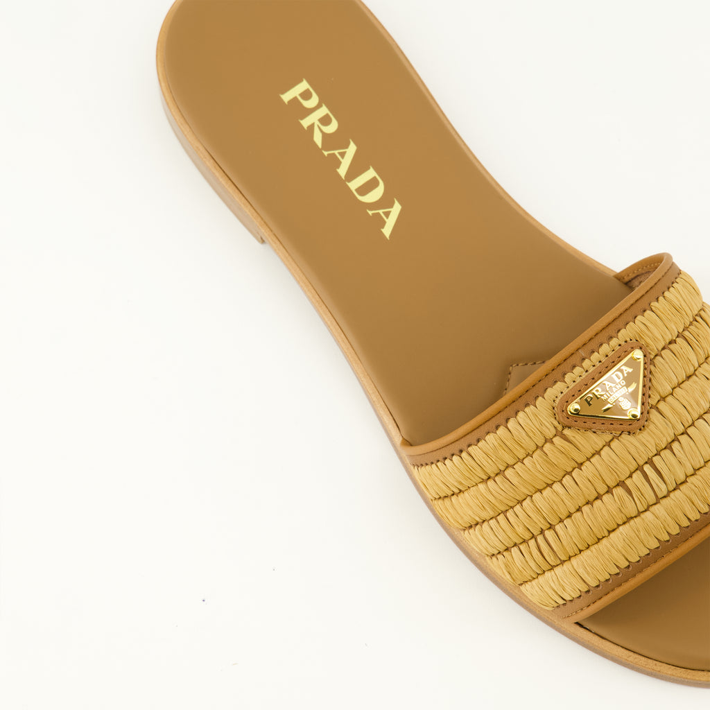 Chaussures ouvertes Mules em Couro e Crochê Castanhos Prada Marron Femme