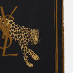 Imagen del Cuadrado Leopardo de la marca Saint Laurent para Unisex - Temporada Otoño-Invierno 2025 - Vista Detallada_3