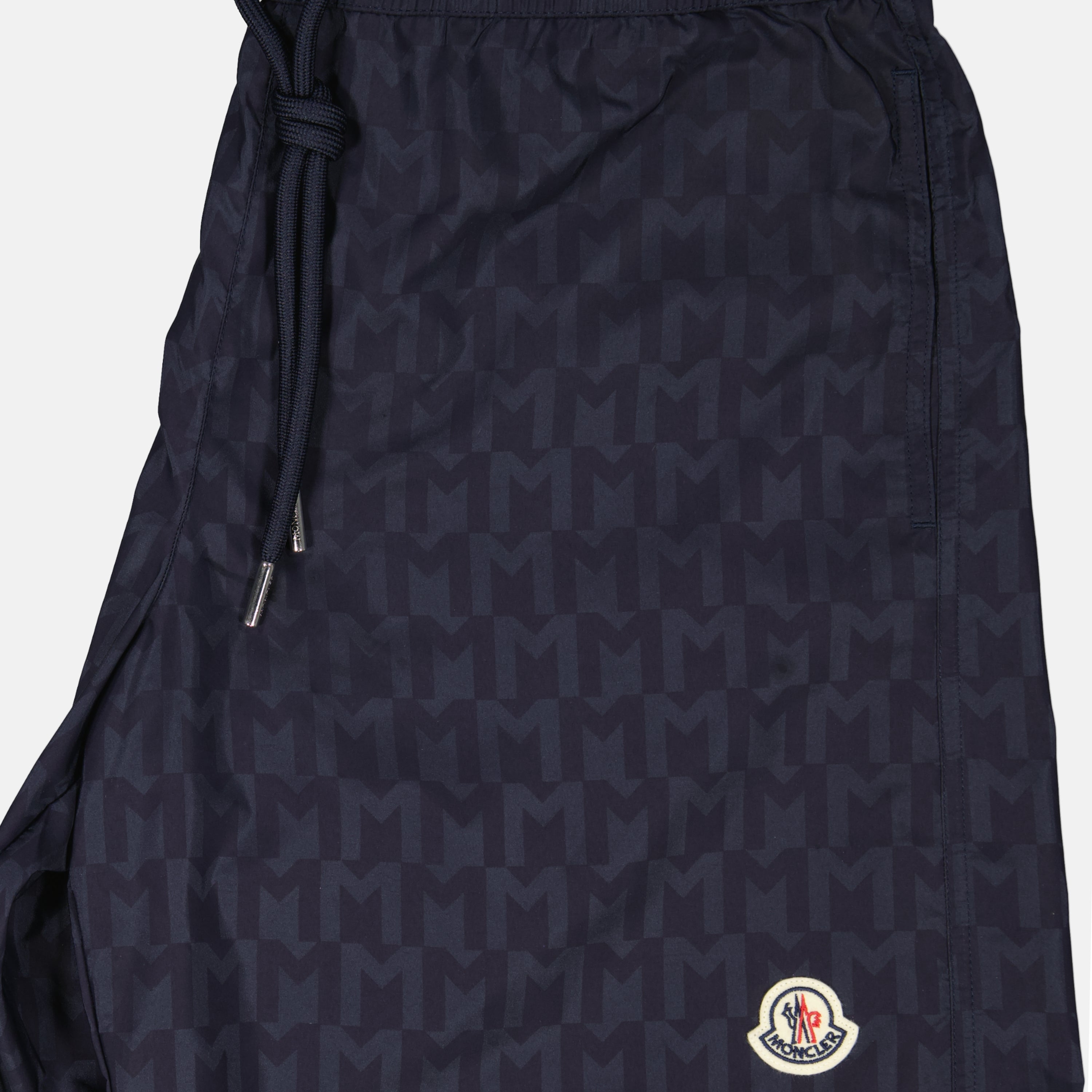 Image de l'article Short de bain monogrammé de la marque Moncler pour Homme - Saison Automne-Hiver 2024 - Vue détaillée_1