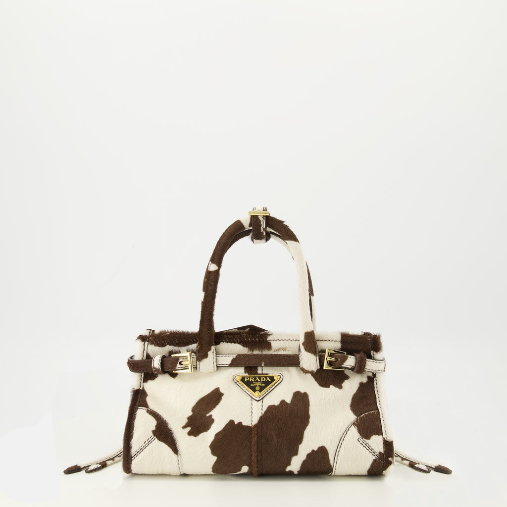 女性用プラダブランドのミニボニー財布の画像（牛柄） - 2026年春夏シーズン - 前面ビュー