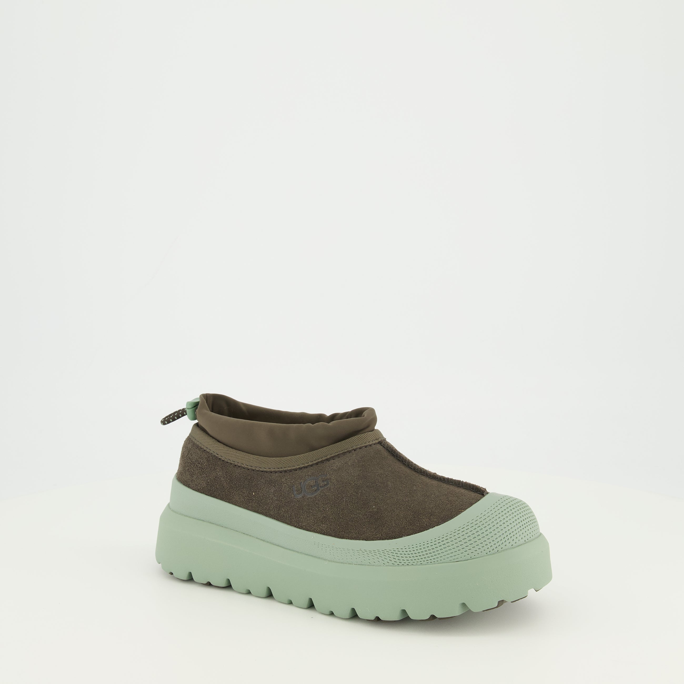 Image of the Ugg Tasman Hybrid brown sneakers for men - Spring-Summer 2026 season - Three-quarters front right view