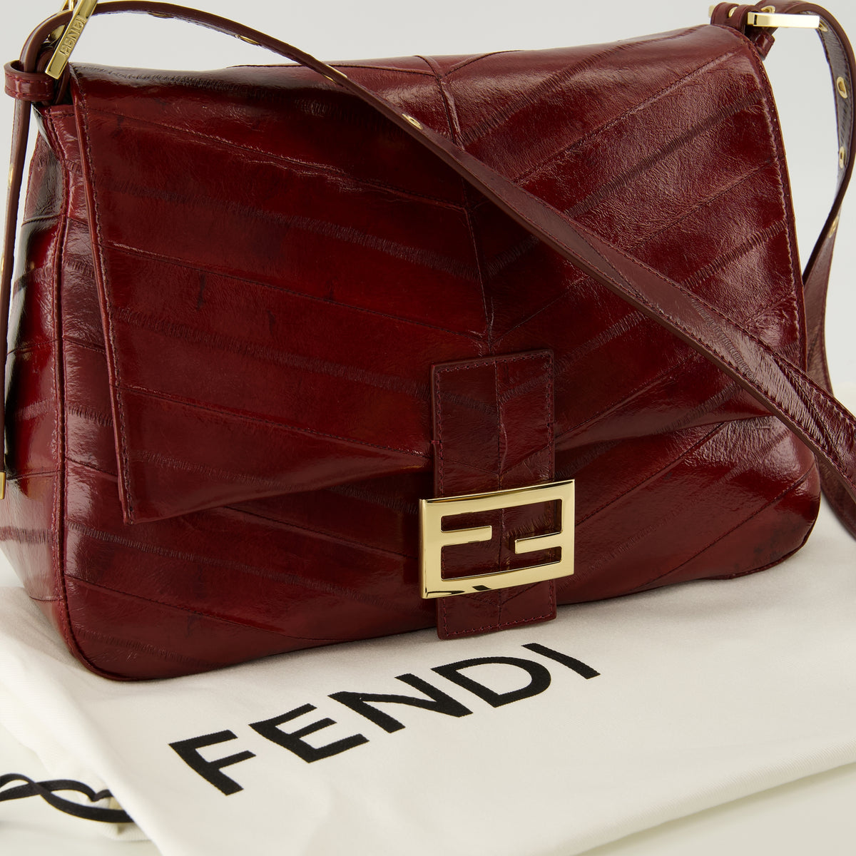 Sacs à main et épaule Flap Bag 26325 in Burgundy Myxine Fendi Bordeaux Femme