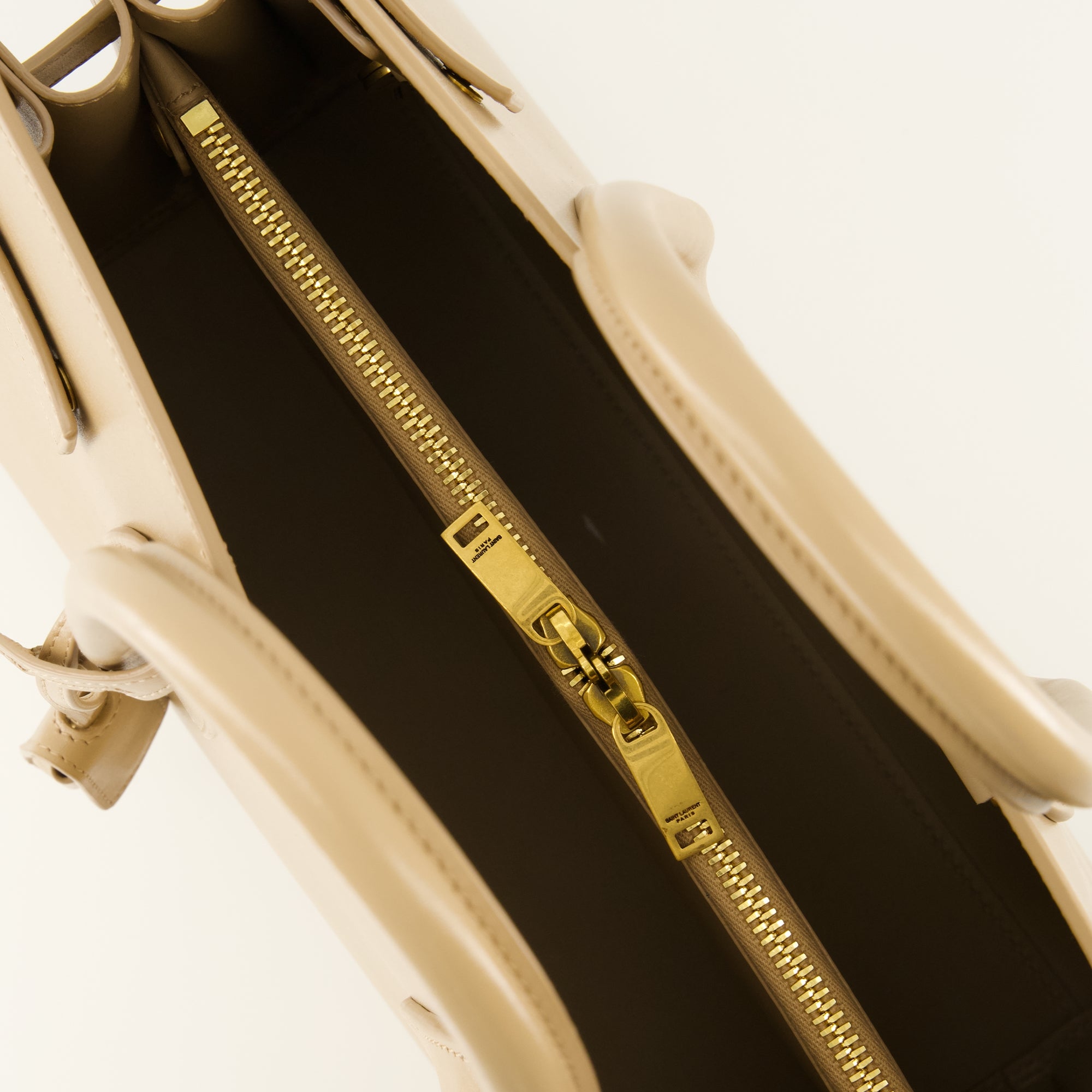 Image de l'article Sac de jour small beige de la marque Saint Laurent pour Femme - Saison Printemps-Été 2026 - Vue détaillée_3