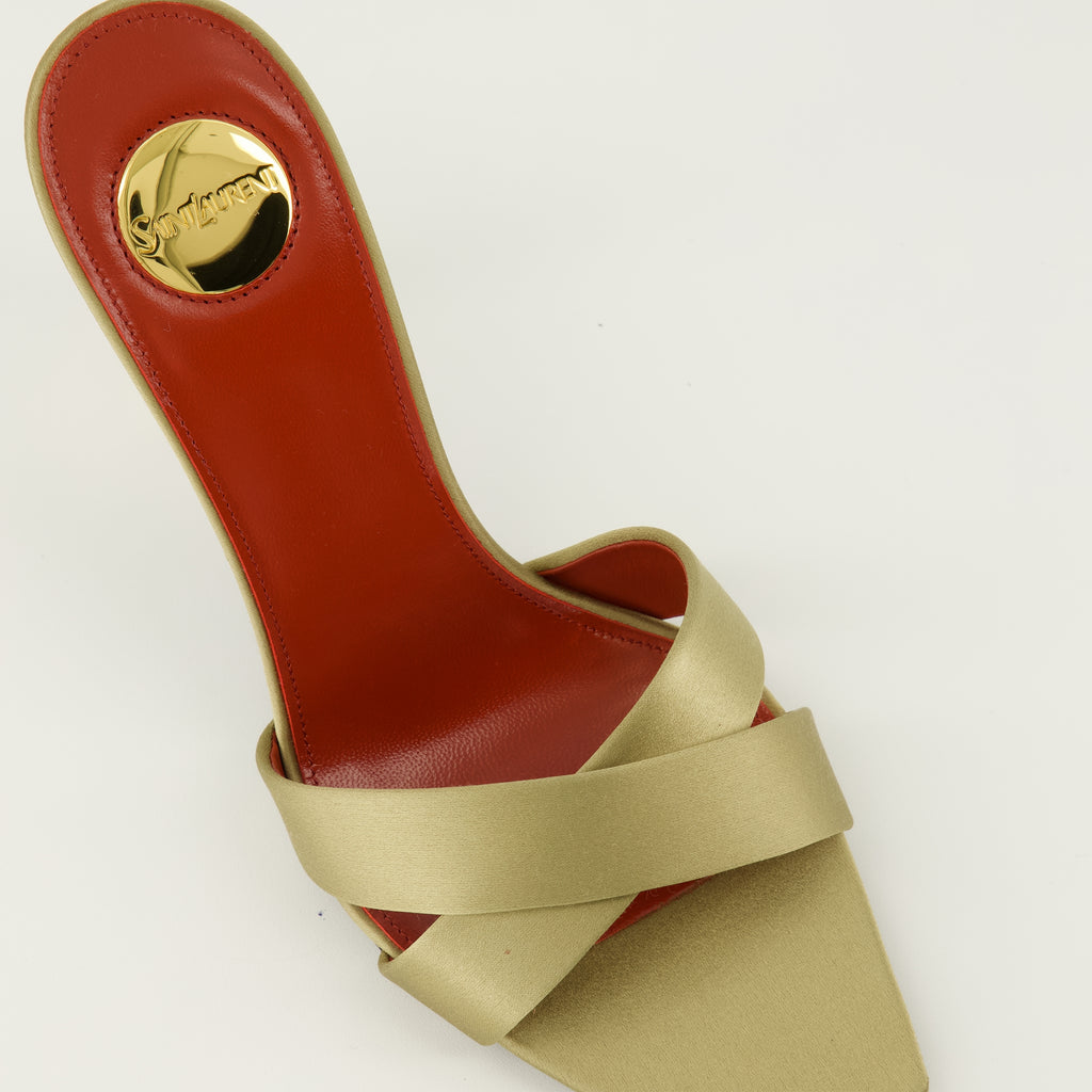 Immagine delle mule con tacco Opyum dorate del marchio Saint Laurent per donna - Collezione Primavera-Estate 2026 - Vista dettagliata dall'alto