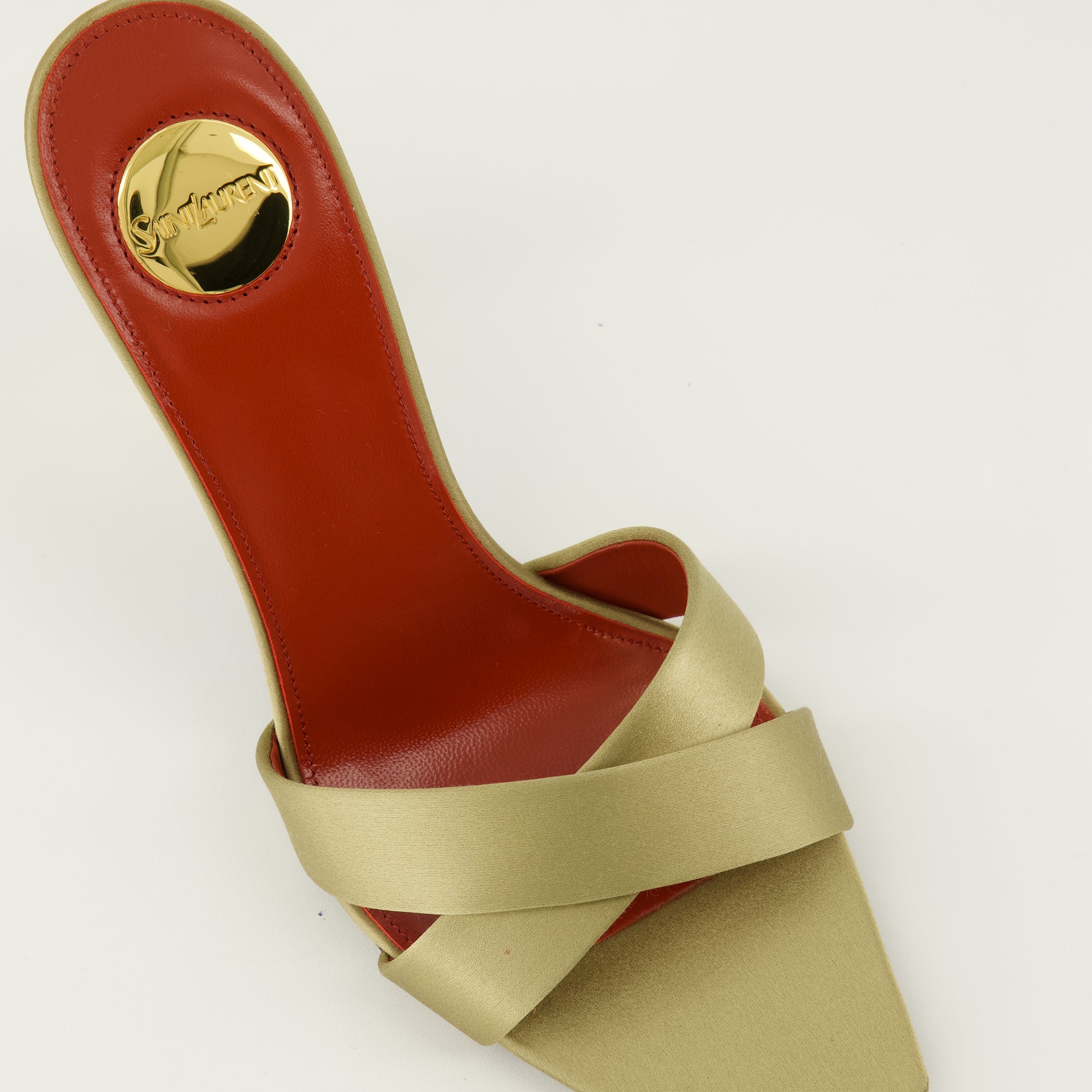 Imagen de las mules de tacón Opyum doradas de la marca Saint Laurent para Mujer - Temporada Primavera-Verano 2026 - Vista detallada desde arriba