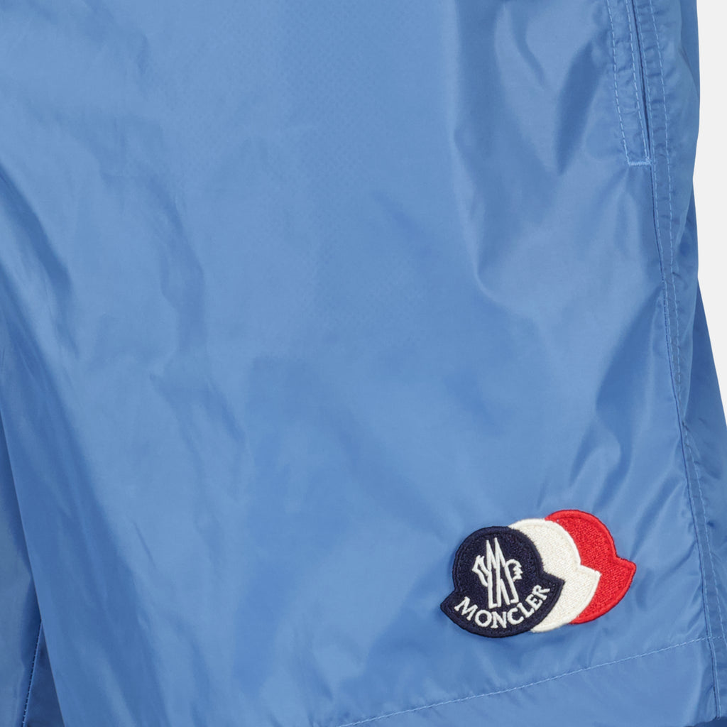 Imagen del bañador de nylon azul con logotipo de Moncler para Hombre - Temporada Primavera-Verano 2026 - Vista Detallada_1