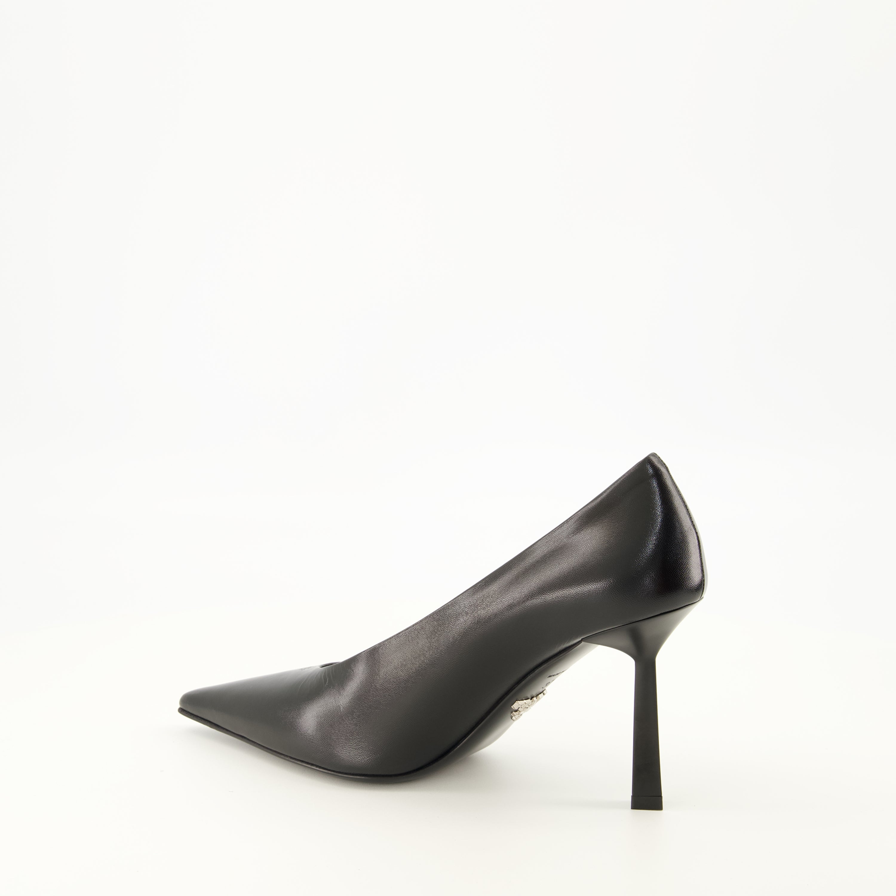 Escarpins 黒のレザーパンプス Prada Noir Femme