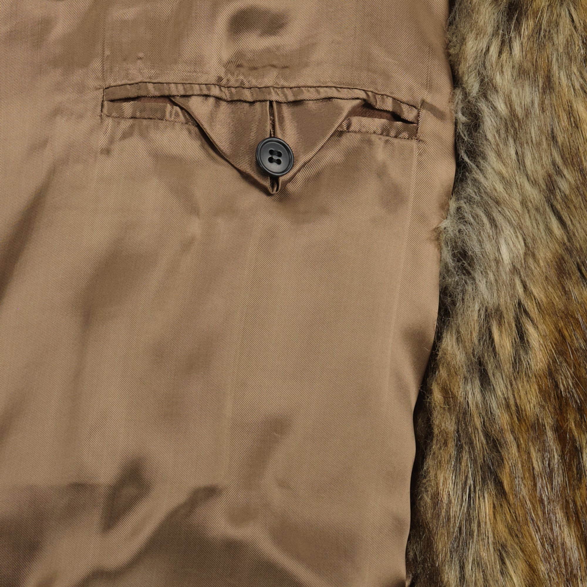 Image de l'article Veste en fausse fourrure de la marque Mm6 pour Femme - Saison Automne-Hiver 2025 - Vue détaillée_6