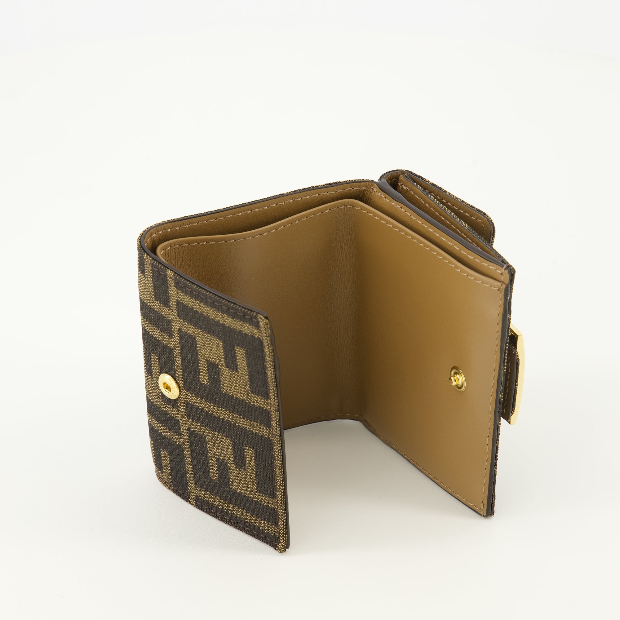 Image de l'article Mini portefeuilles à trois volets FF marron de la marque Fendi pour Femme - Saison Printemps-Été 2026 - Vue détaillée_2