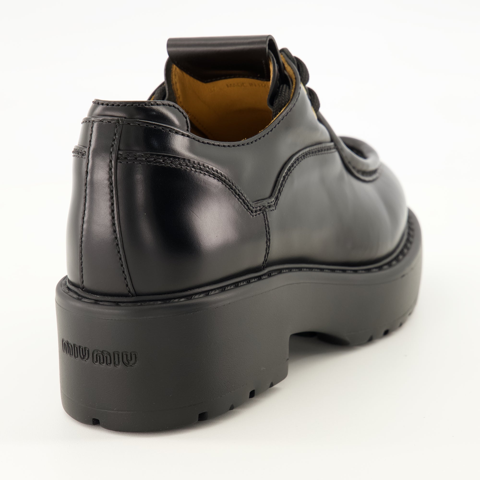 Chaussures plates Zapatos de Ciudad de Cuero Negro Miu Miu Noir Femme