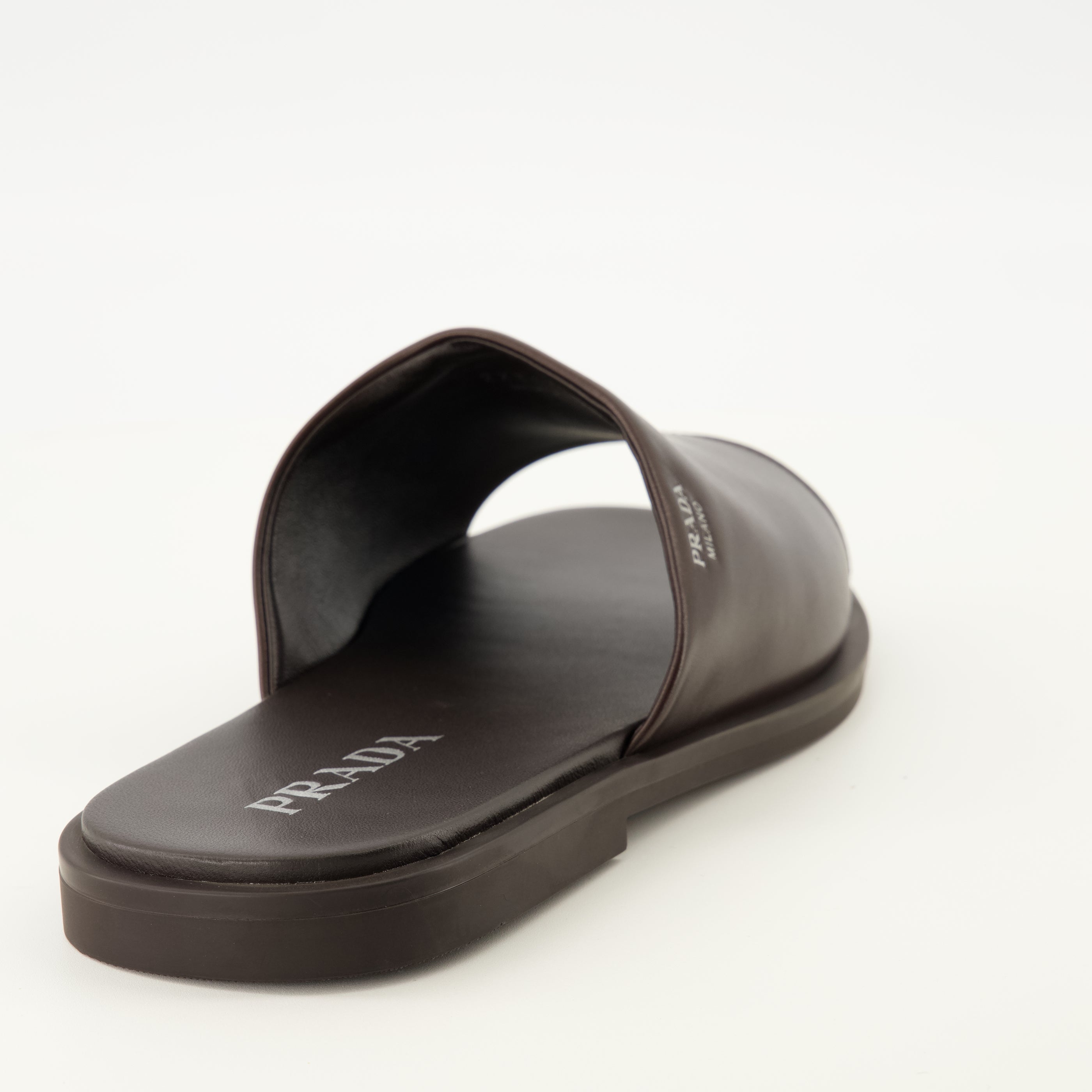 Chaussures ouvertes Mules de Cuero Marrón Prada Marron Homme