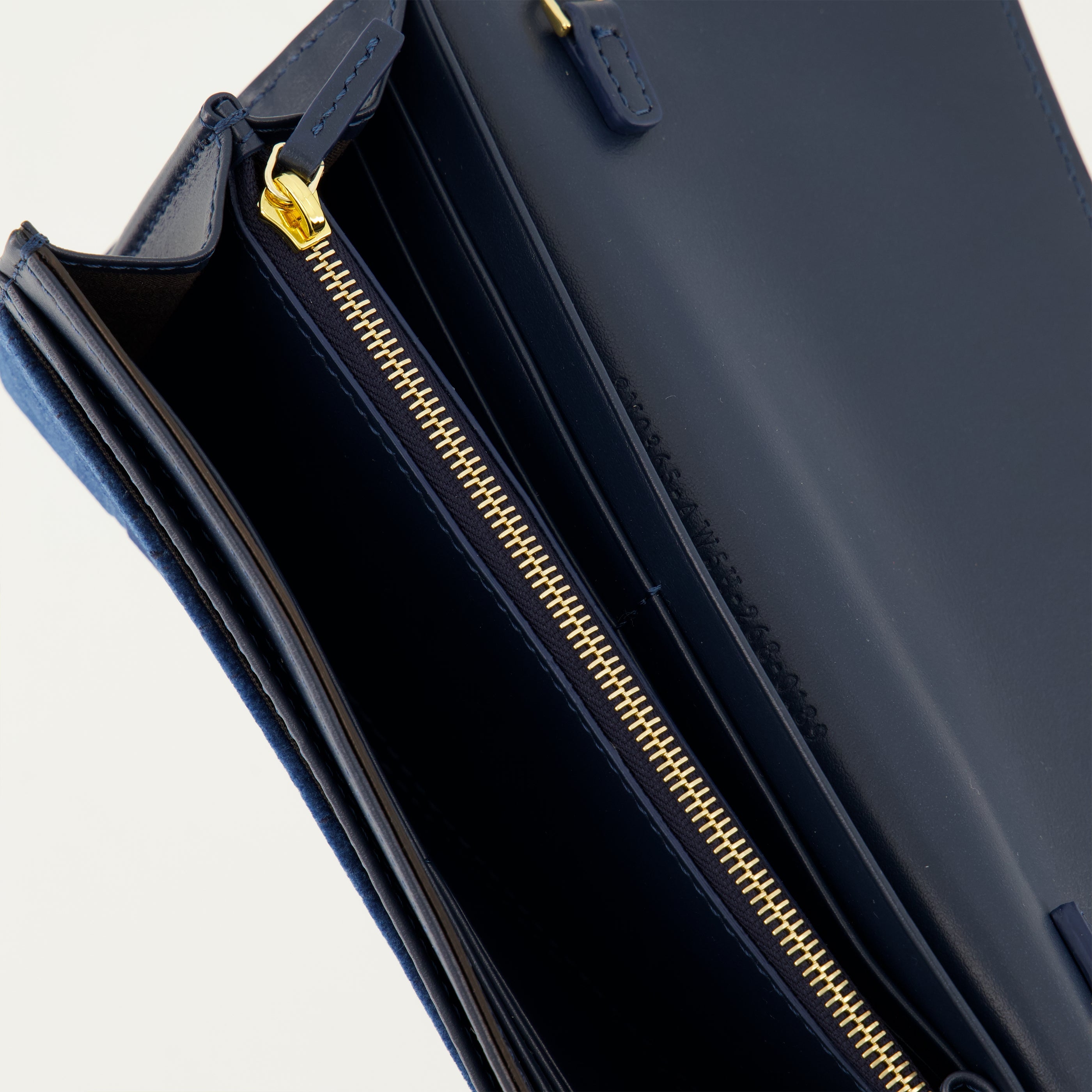 Petite maroquinerie Portefeuille Baguette avec chaîne bleu marine Fendi Bleu foncé Femme