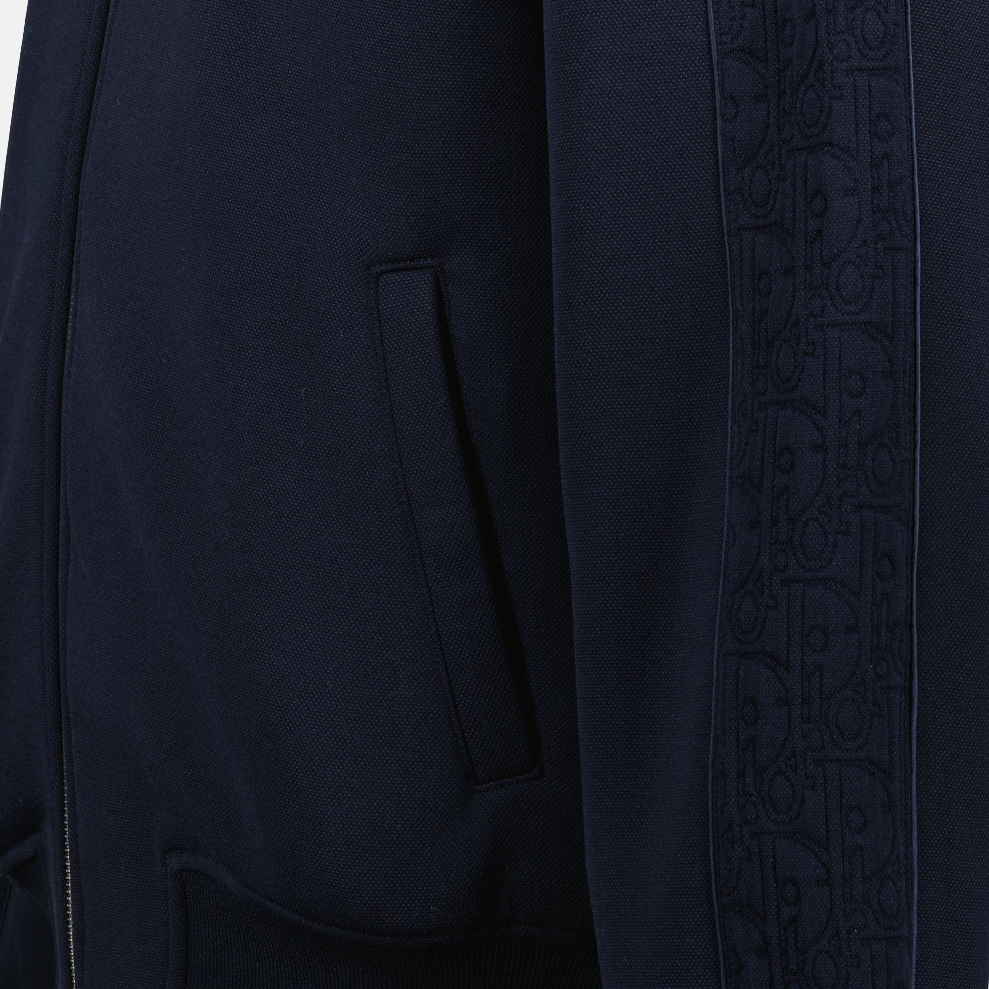 Imagen del artículo Chaqueta de jogging azul marino de la marca Dior para Hombre - Temporada Primavera-Verano 2026 - Vista Detallada_1
