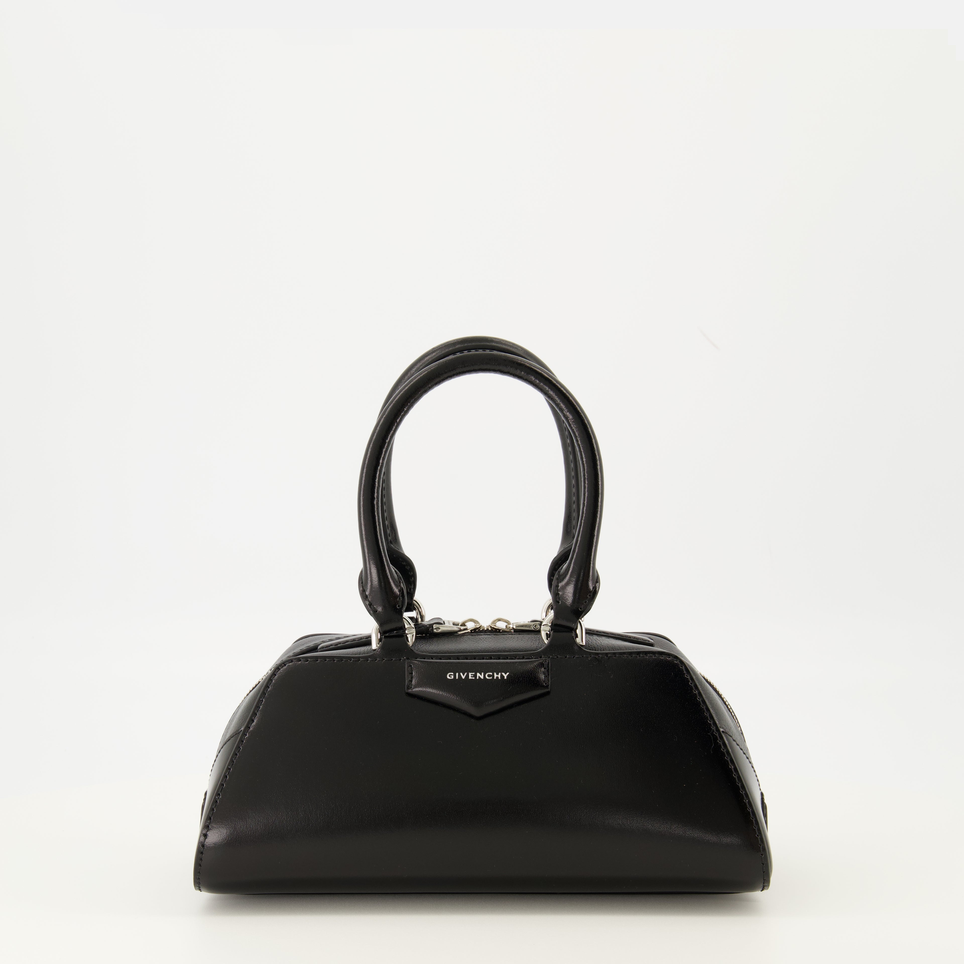Bild der Givenchy Antigona East-West Mini-Tasche für Frauen - Herbst-Winter 2025 Saison - Frontalansicht