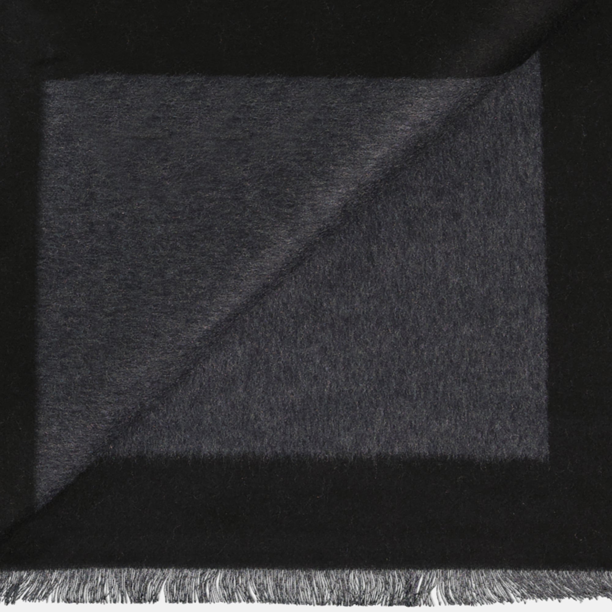 Imagem do Xadrez Cassandre da marca Saint Laurent para Homem - Temporada Outono-Inverno 2025 - Vista Detalhada 3