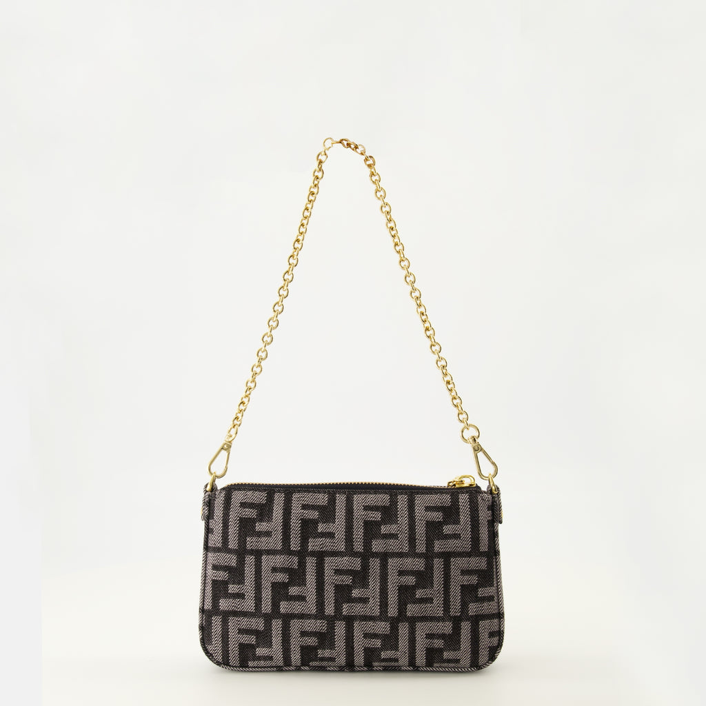 Image de l'article Pochette Baguette en denim FF de la marque Fendi pour Femme - Saison Automne-Hiver 2025 - Vue de Dos